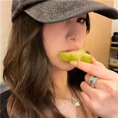 隔楼女孩:我们之间的层距